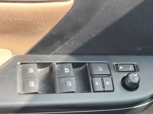 Car image 27