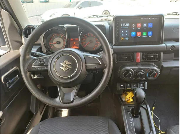 Car image 17