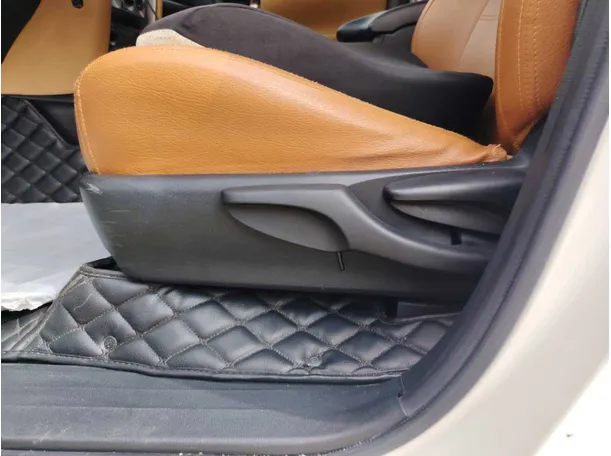 Car image 27