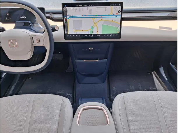 Car image 17