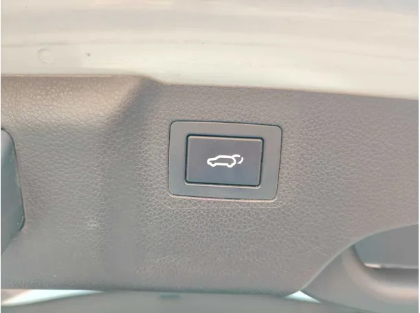 Car image 40
