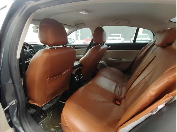Car image 12