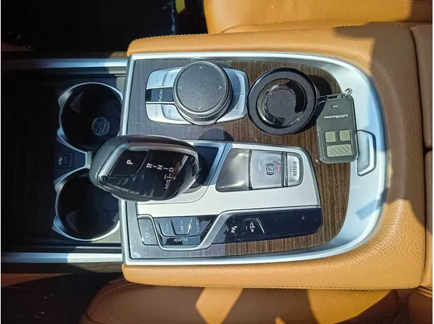 Car image 24