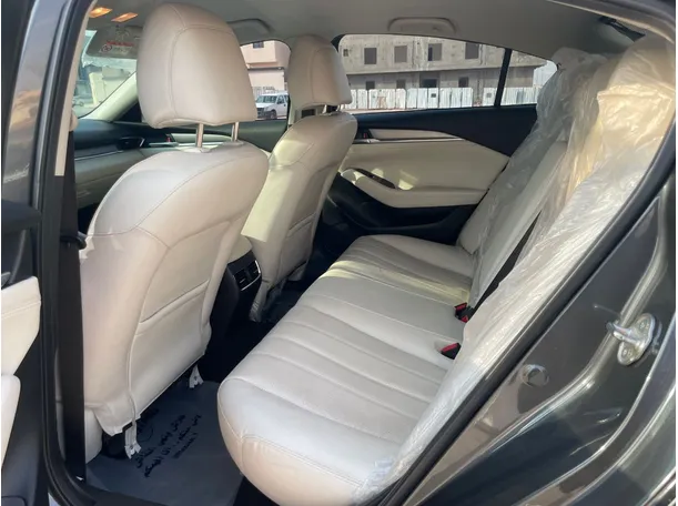 Car image 16