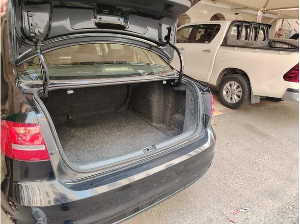Car image 25