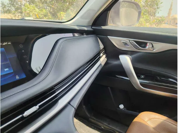Car image 35