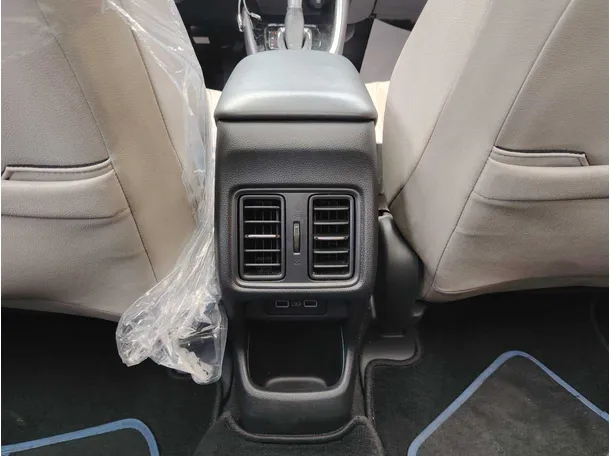Car image 34