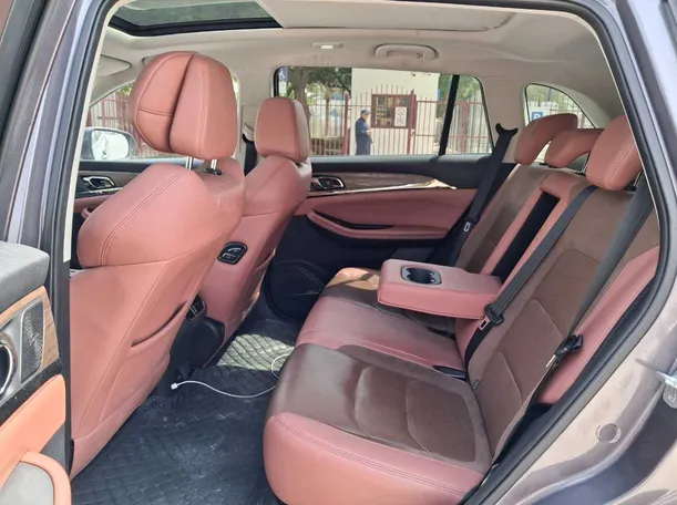 Car image 13