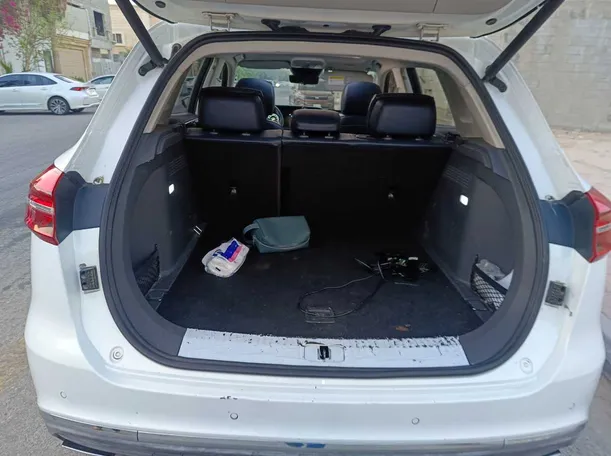 Car image 26
