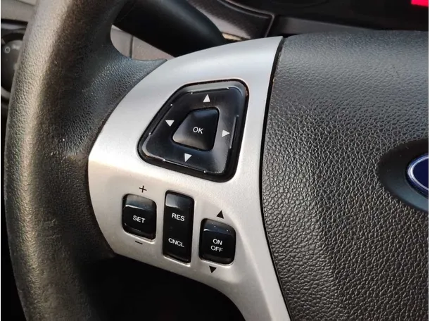 Car image 25