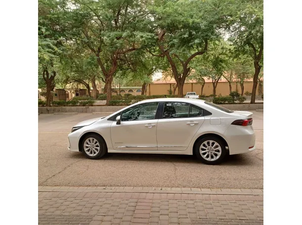Car image 8