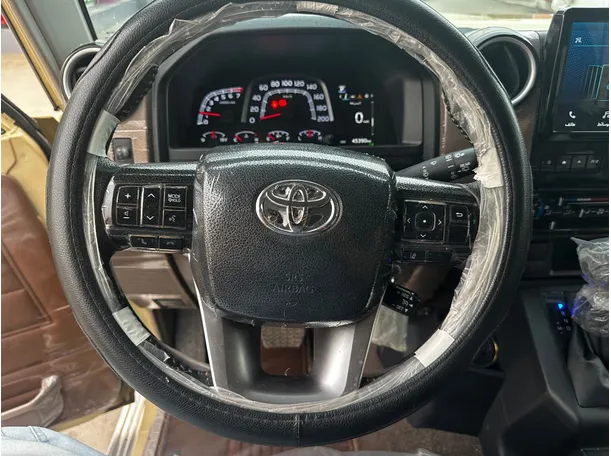 Car image 18