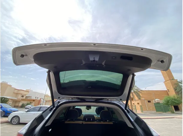 Car image 23