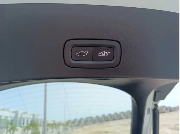 Car image 37