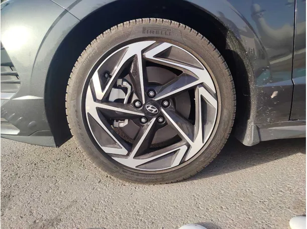 Car image 10