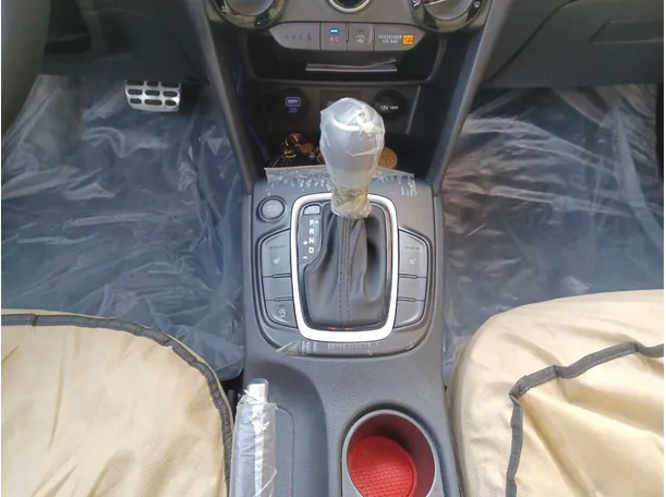 Car image 14