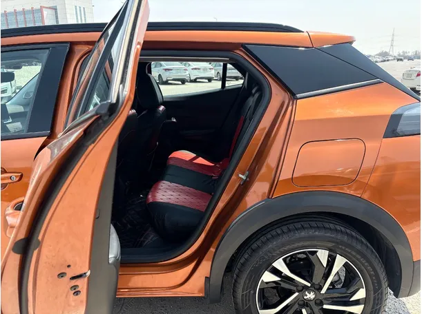 Car image 15