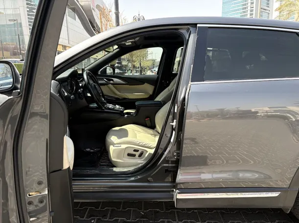 Car image 12
