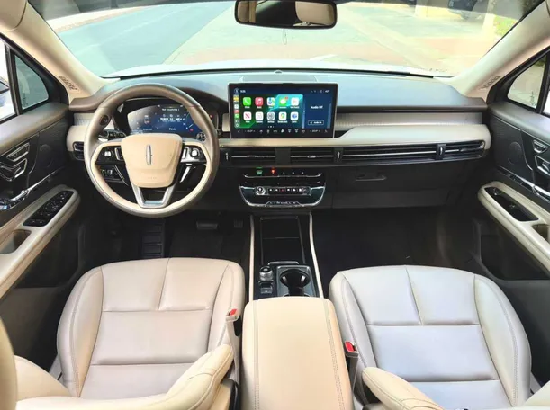 Car image 27
