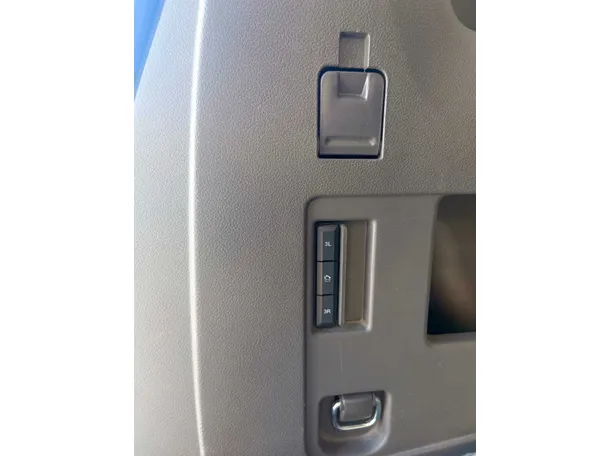 Car image 32
