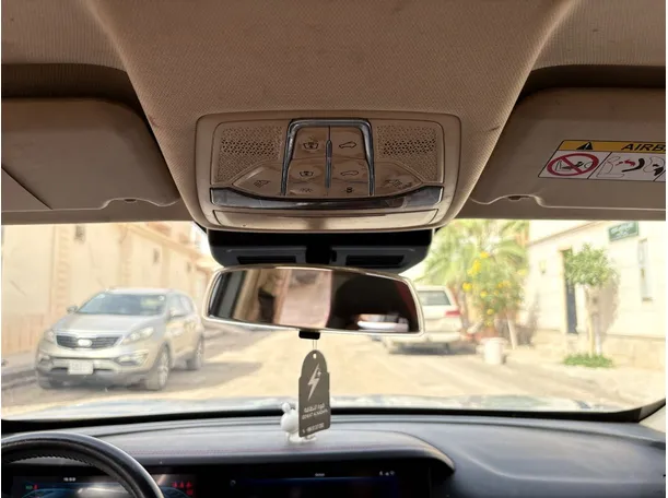 Car image 25