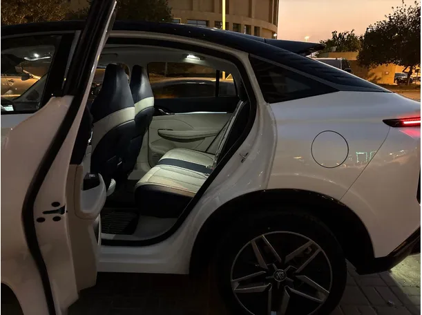 Car image 15
