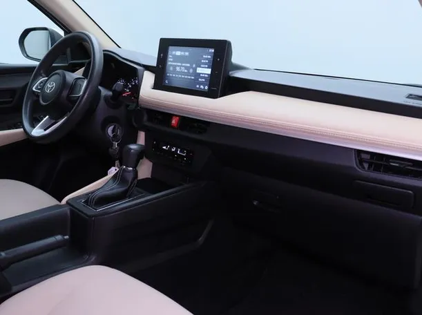 Car image 10