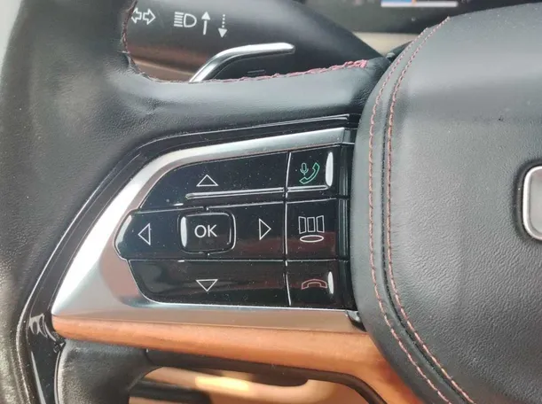 Car image 25