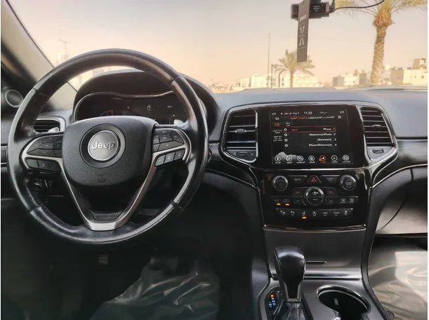 Car image 17