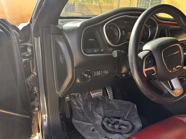 Car image 19