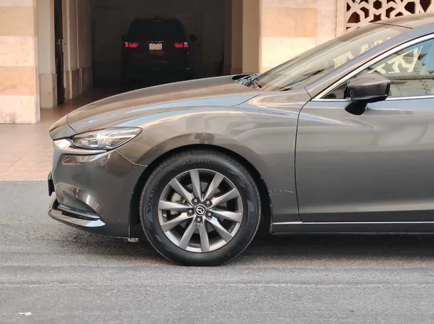 Car image 9