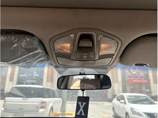 Car image 28