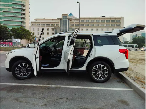 Car image 13