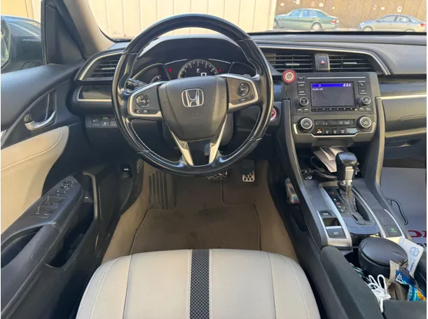 Car image 16