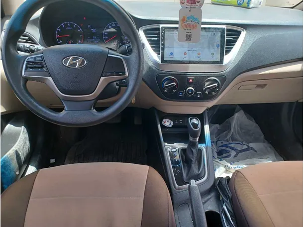 Car image 16