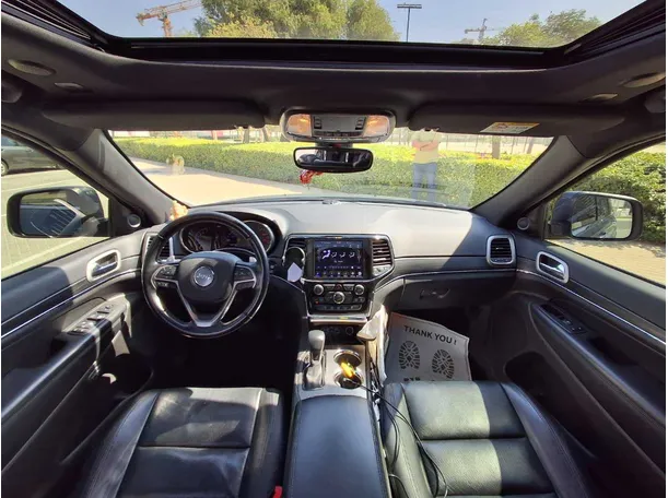 Car image 14
