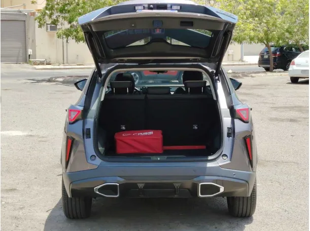 Car image 26