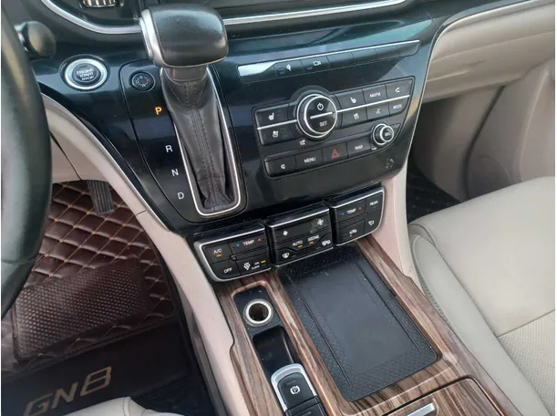 Car image 16