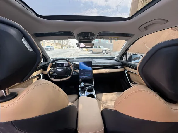 Car image 14