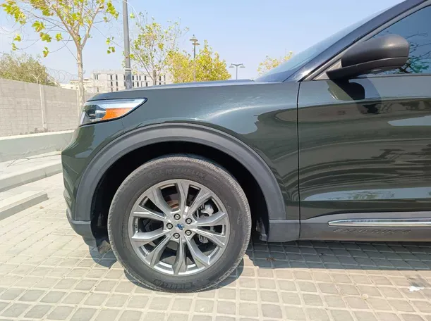 Car image 9