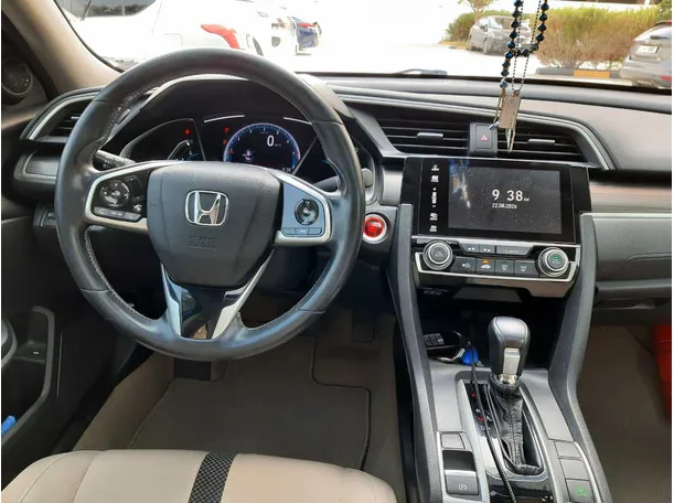 Car image 16