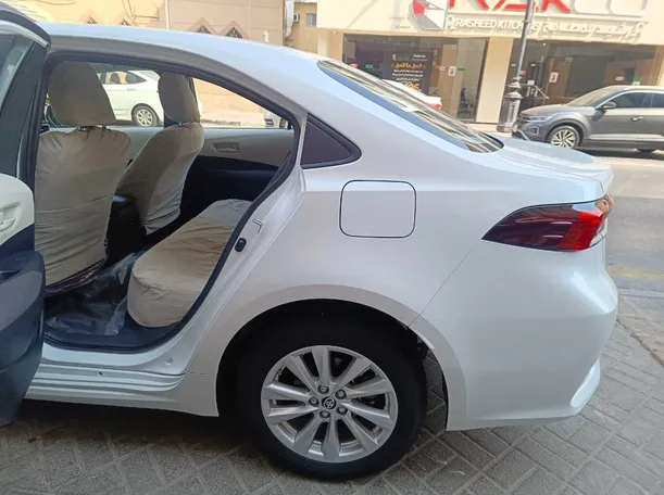 Car image 16