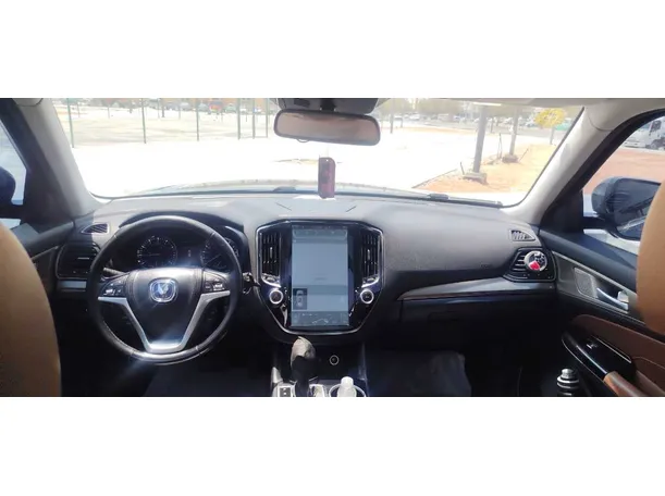 Car image 13