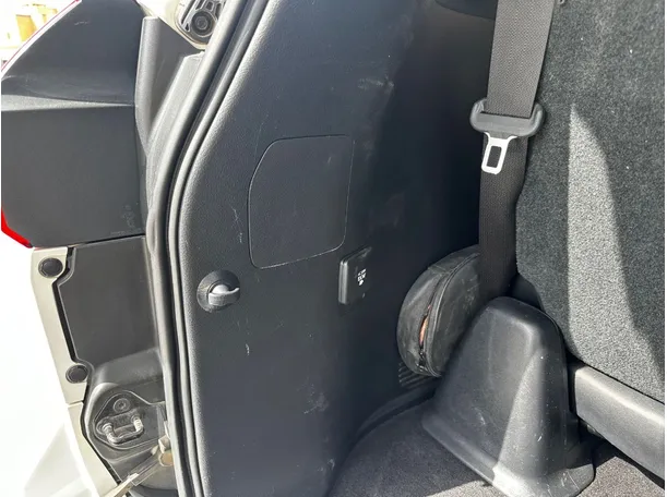Car image 27
