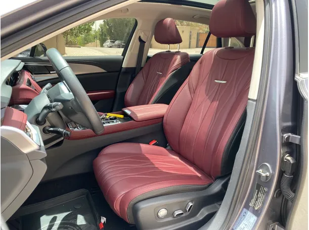 Car image 11