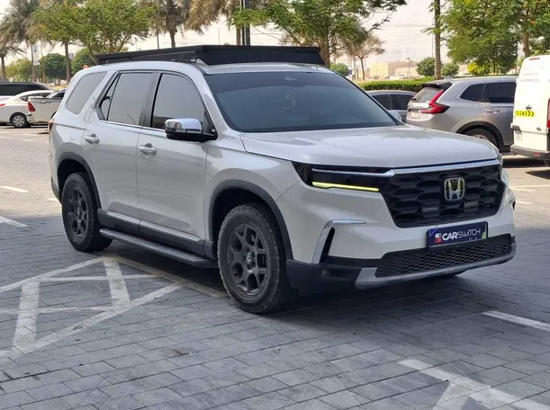 Car image 4