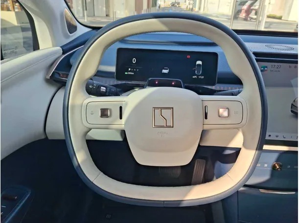 Car image 15