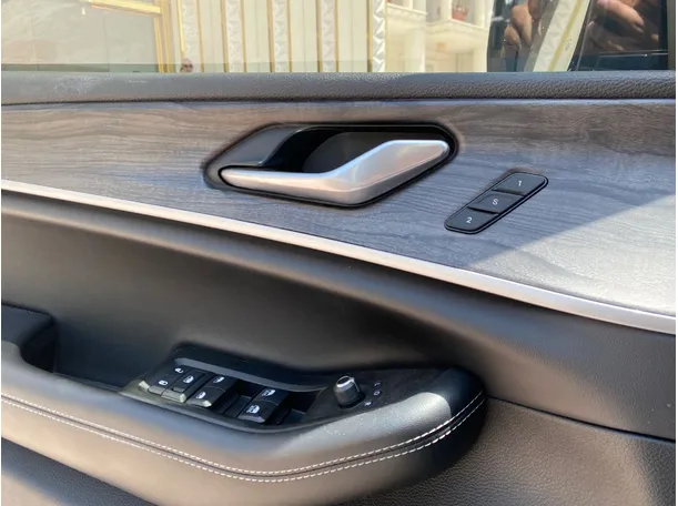 Car image 28