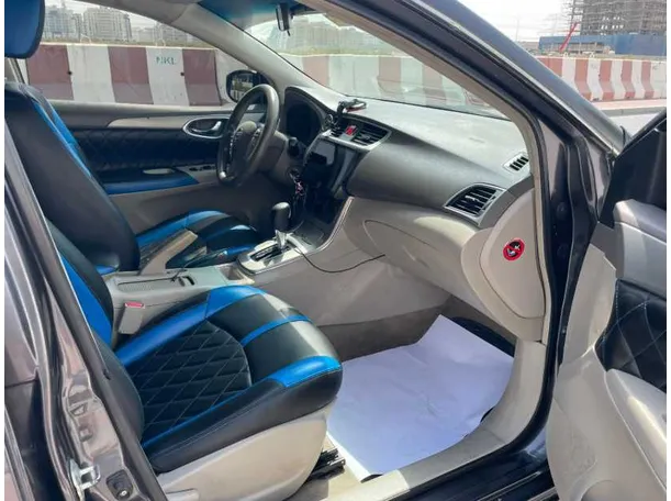 Car image 9