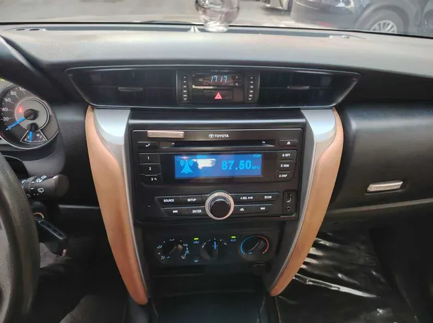 Car image 26